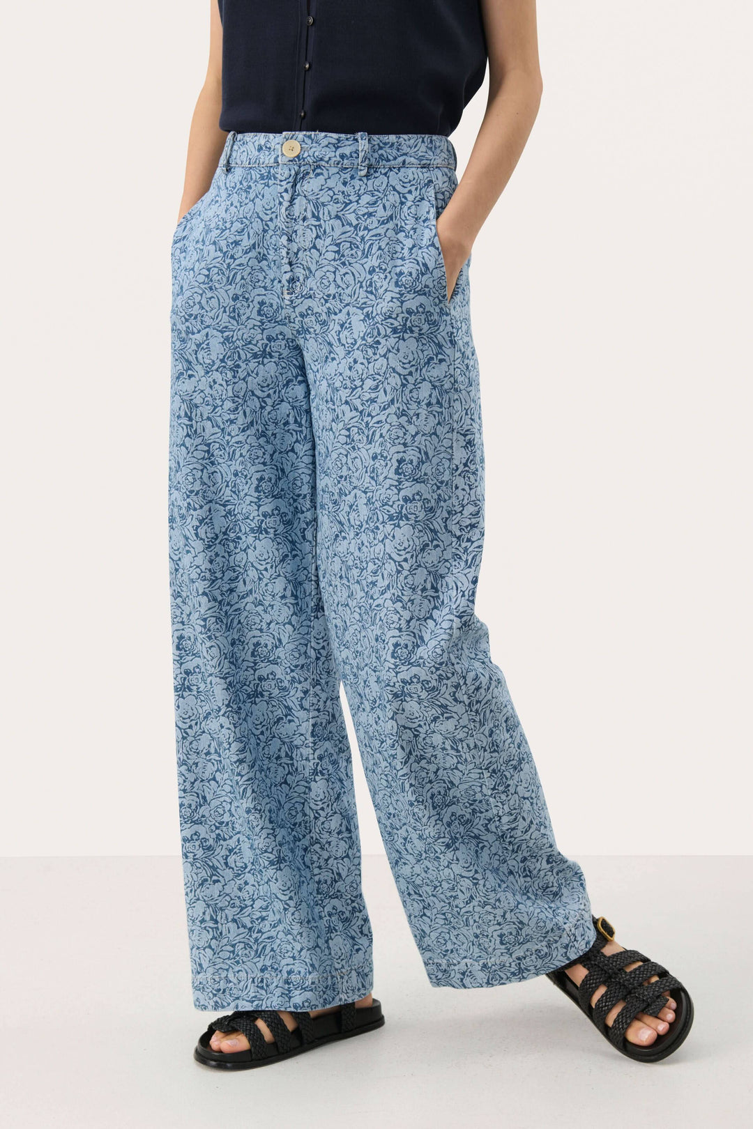 Pantalon Coralie à motif floral, taille haute et coupe large, parfait pour une allure élégante et sophistiquée.
