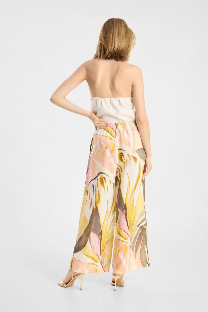 Pantalon Lizett fluide imprimé à taille élastique avec coupe ample et artistique, idéal pour un style chic et confortable.