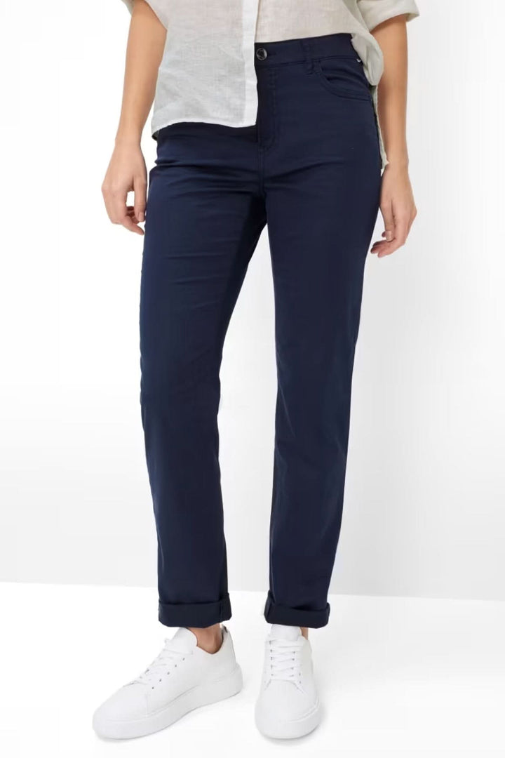Pantalon MARY droit, longueur cheville, ourlet retroussé, confortable et polyvalent, idéal pour baskets et chaussures habillées.