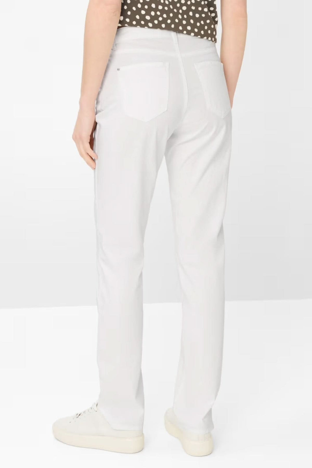 Pantalon MARY droit blanc longueur cheville rétro, confortable et polyvalent, idéal baskets ou chaussures habillées.
