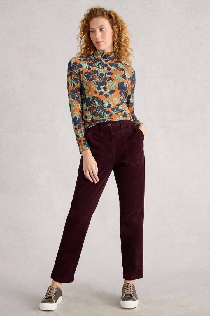 Pantalon Twister en velours côtelé pour un look casual-chic, coupe droite fuselée avec grandes poches, femme habillée confortablement.