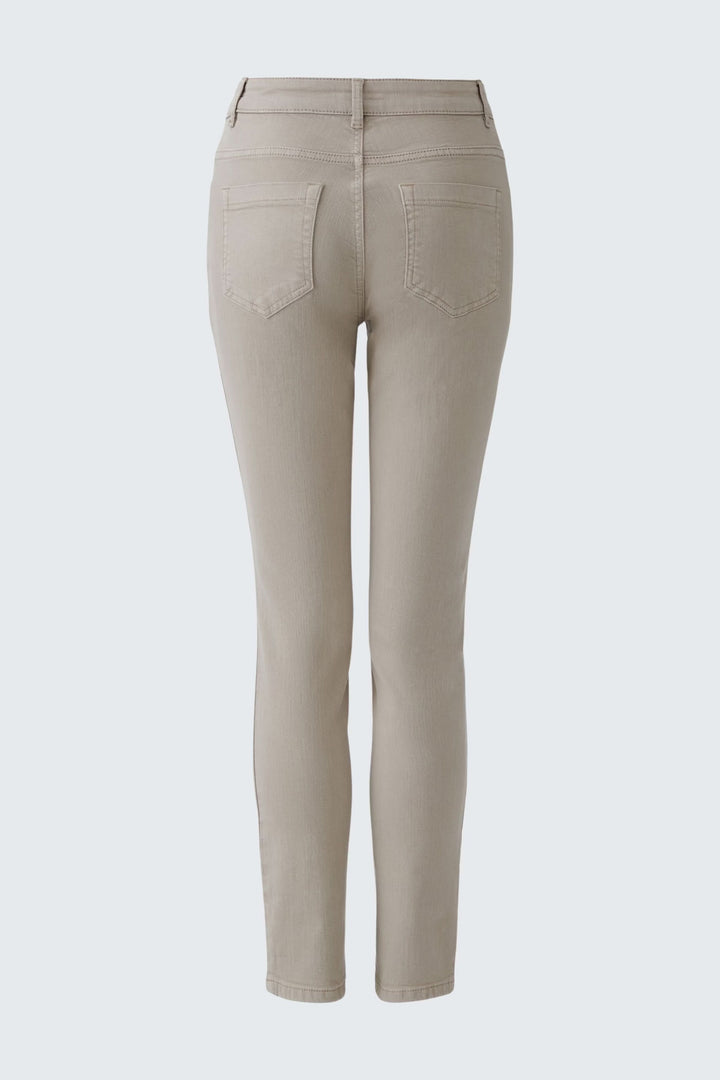 Pantalon ajusté beige avec tissu extensible et taille mi-haute, idéal pour un style chic et décontracté.