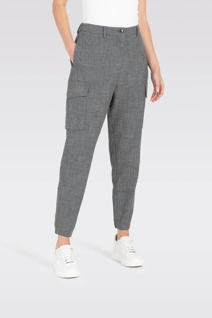 Pantalon cargo RACHEL en bi-stretch aspect laine, coupe ample, jambe fuselée, poches plaquées, confort optimal.