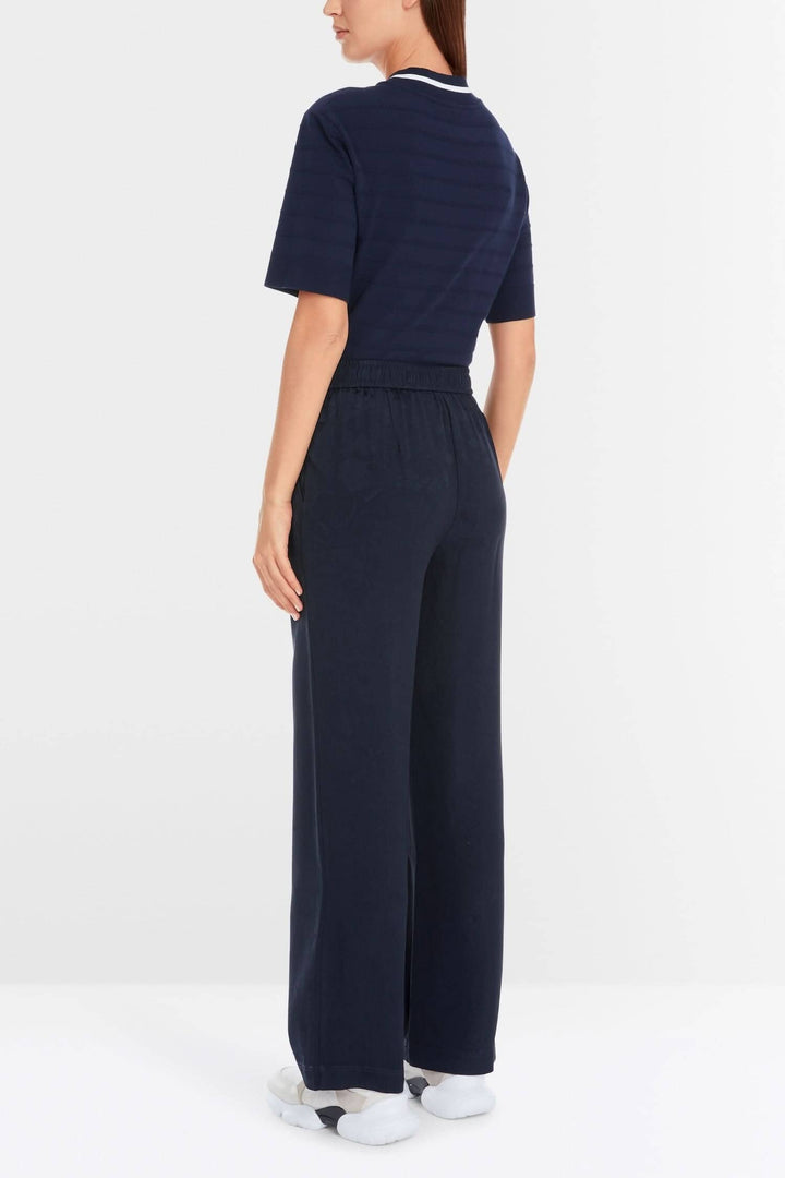 Pantalon à enfiler WASHINGTON, large fit, tissu fluide, taille élastiquée, avec un haut assorti, vue arrière.
