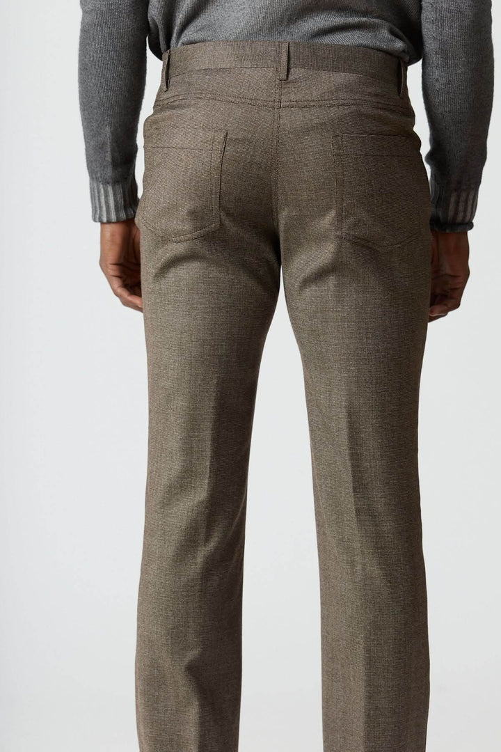 Pantalon habillé 5 poches en laine vue arrière, élégant et raffiné, idéal pour le bureau et occasions décontractées chic.