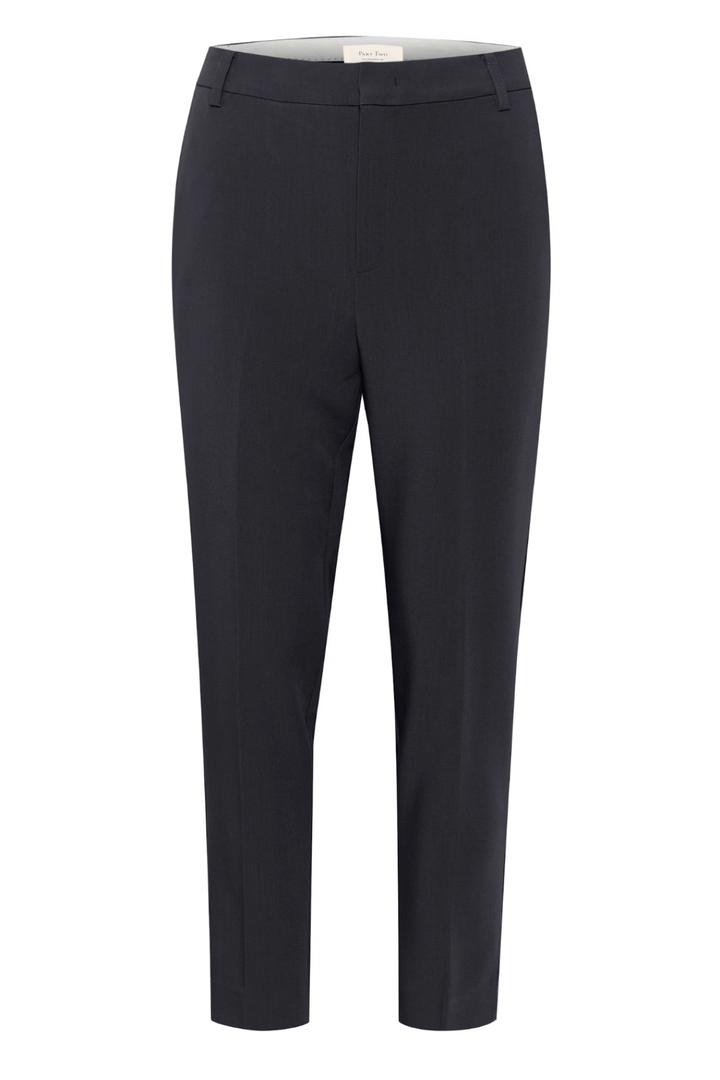 Pantalon habillé Urbana noir, coupe fuseau élégante, tissu fluide, poches en biais, fente à la cheville.
