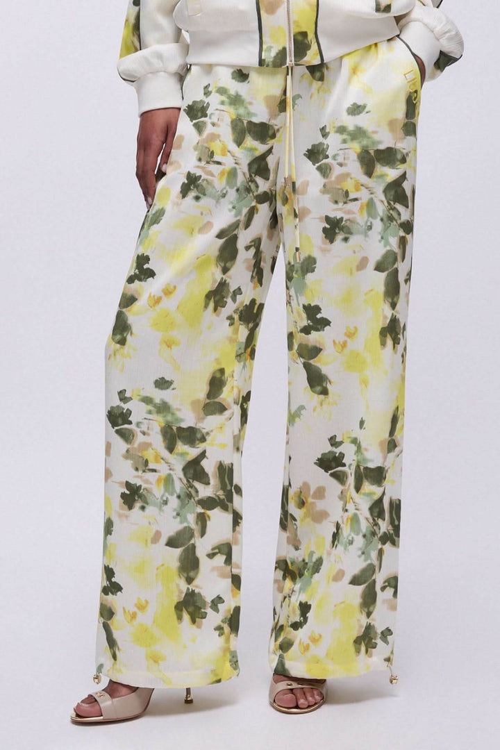 Pantalon large imprimé floral femme, silhouette fluide, taille élastique avec cordon de serrage, motif fleuri lumineux.