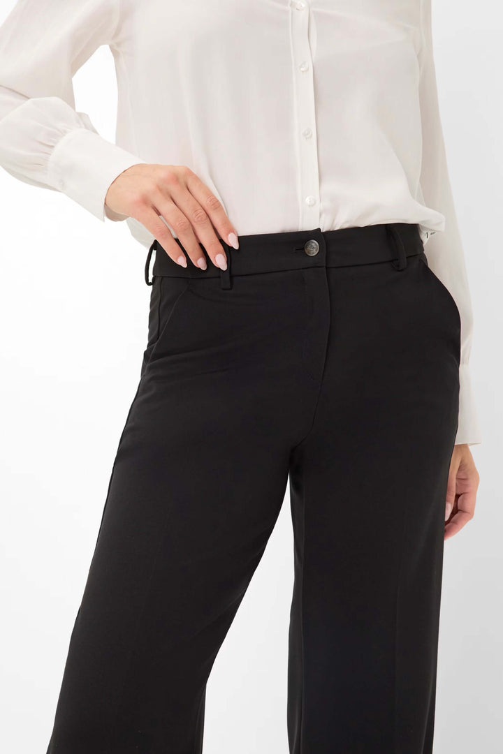 Pantalon palazzo classique noir, coupe large et fluide, pour un look élégant et confortable au bureau ou au quotidien.