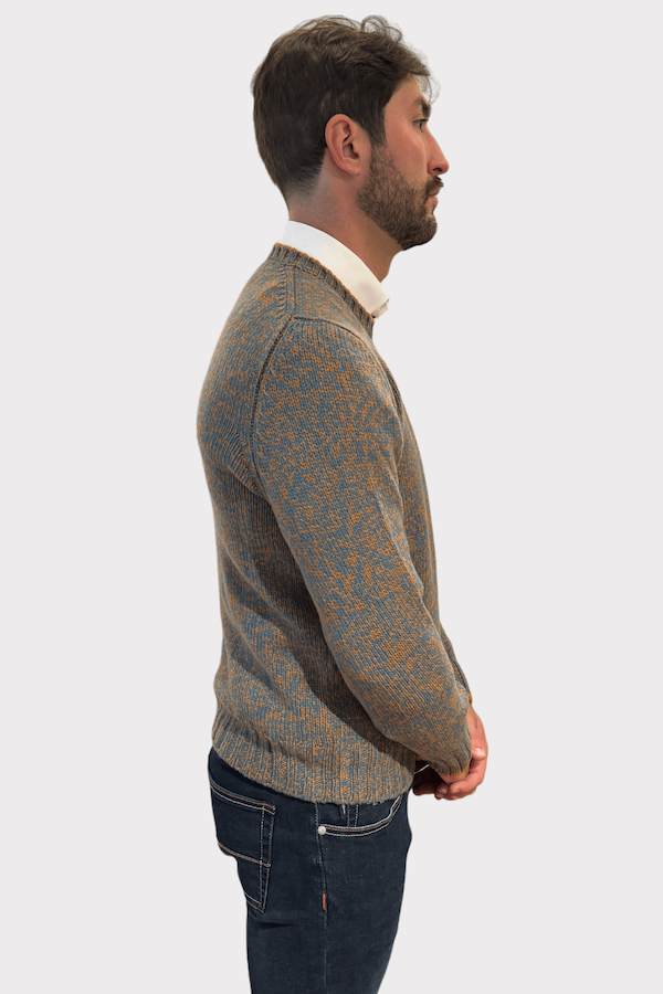 Pull en laine texturée bicolore, parfait pour un look élégant et décontracté.