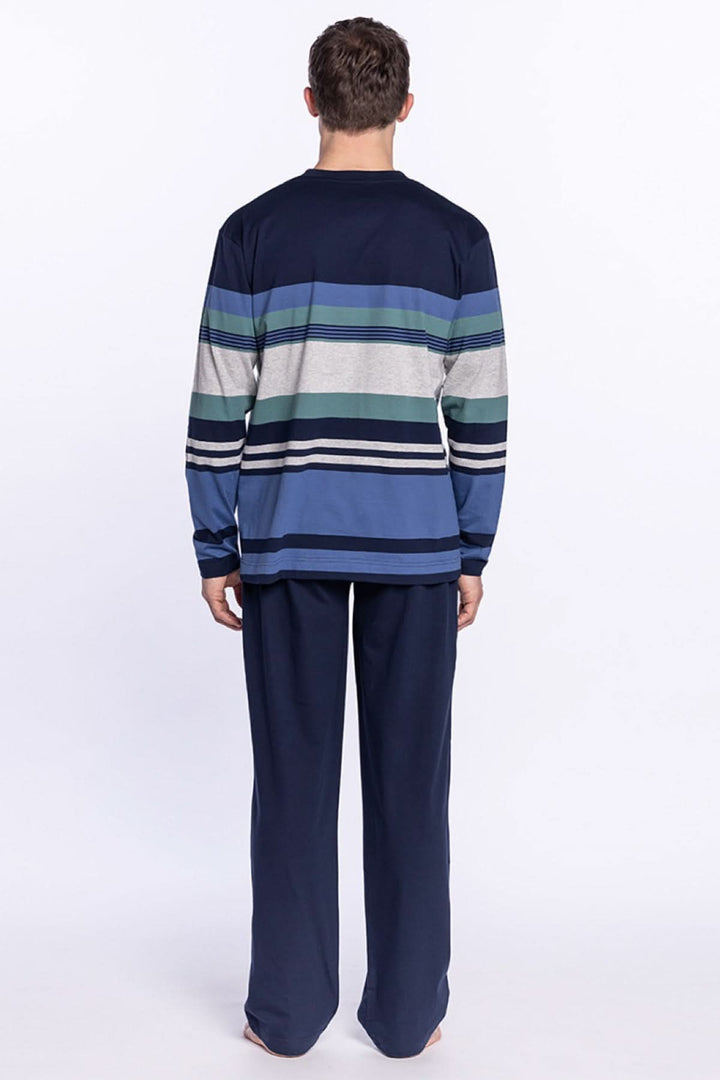 Pyjama long 100% coton, t-shirt rayé bleu, pantalon uni avec poches, confort pour nuits reposantes.