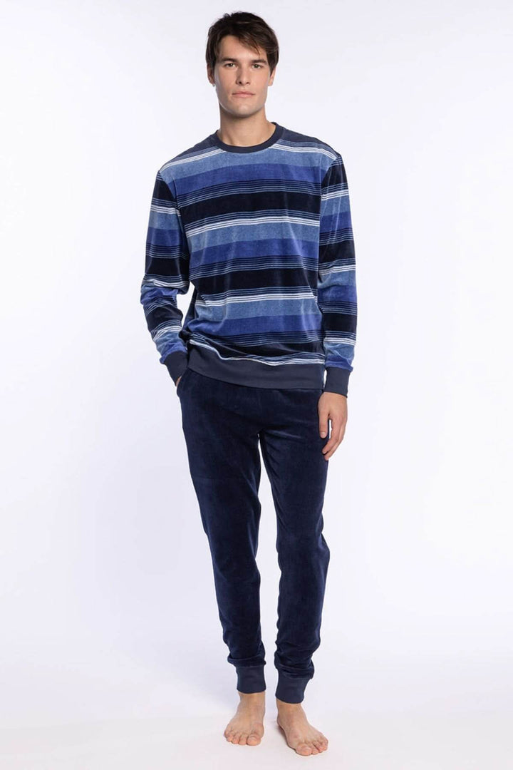 Pyjama Long en Velours de Coton à Rayures pour homme en velours 100% coton, avec haut rayé bleu et pantalon uni, confortable pour l'hiver.