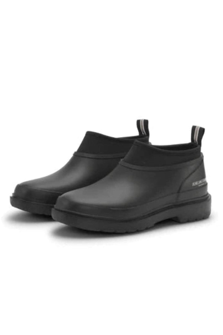 Sabots de pluie Ilse Jacobsen en caoutchouc noir, semelle antidérapante, design pratique et élégant.