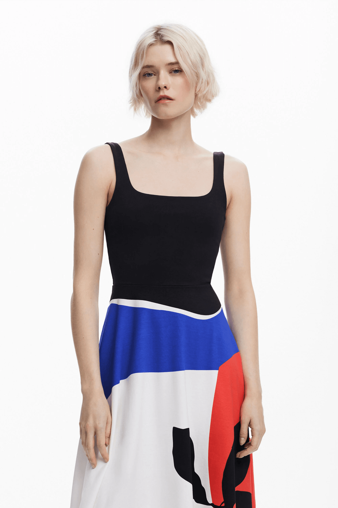 Robe midi à jupe évasée, col rond, imprime fleuri et coloré, look été élégant.