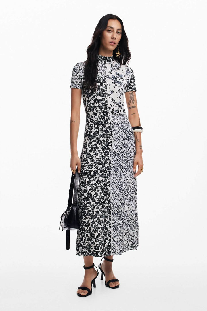 Robe longue à manches courtes en imprimé floral noir et blanc, jupes midi, style chic décontracté.