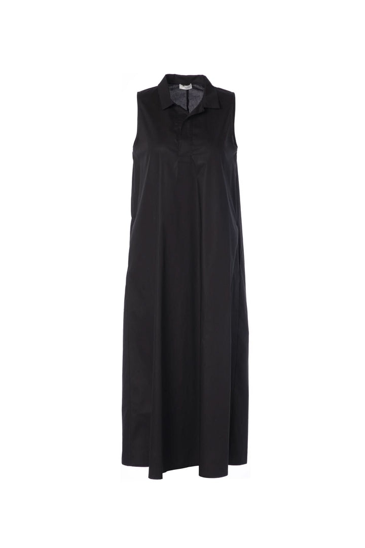 Robe midi sans manches à col chemise noire, silhouette fluide et minimaliste, style élégant et moderne idéal pour l'été.