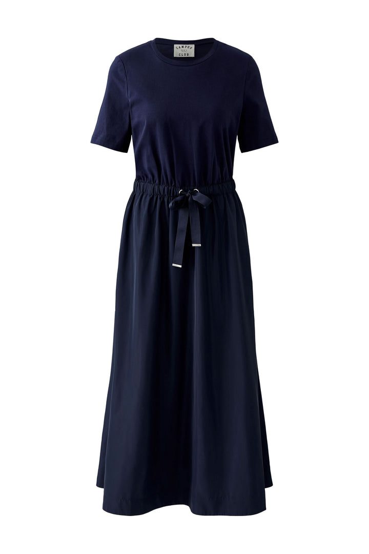 Robe midi à taille ajustable en style minimaliste contemporain avec manches courtes et jupe fluide pour une allure élégante.