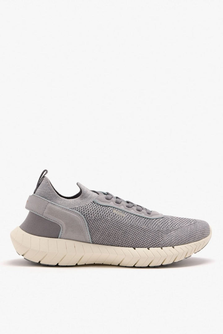 Sneaker Motion slon kns en maille grise avec semelle flexible pour un confort optimal et une respirabilité maximale.