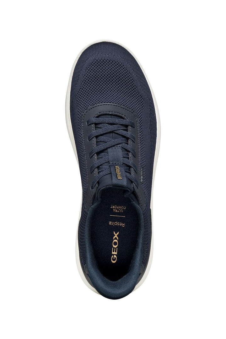 Sneaker en maille respirante avec tige souple et semelle amortissante, vue de dessus