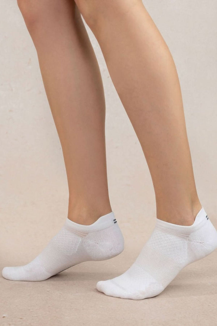 Socquettes sport dynamic blanches, conçues pour un confort optimal durant vos activités sportives.