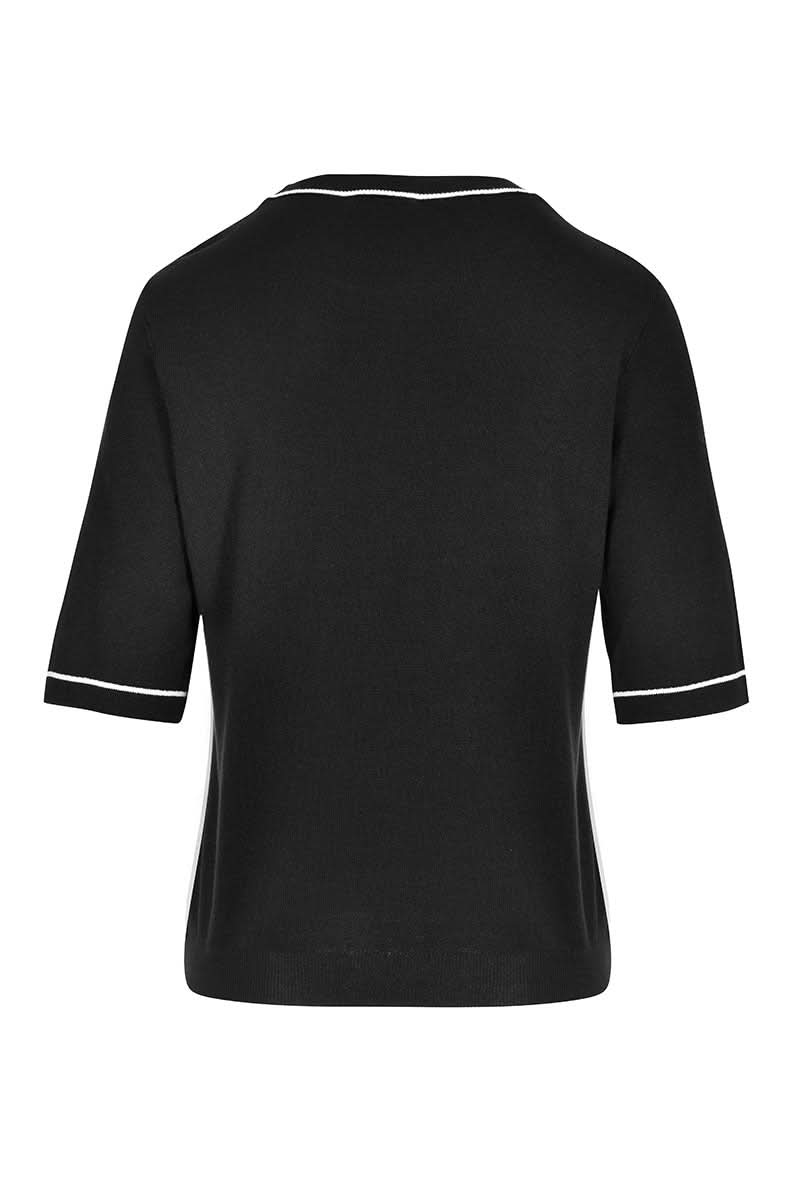 T-shirt avec lignes noir avec encolure et manches contrastées, coupe droite et texture douce, parfait pour un style polyvalent.