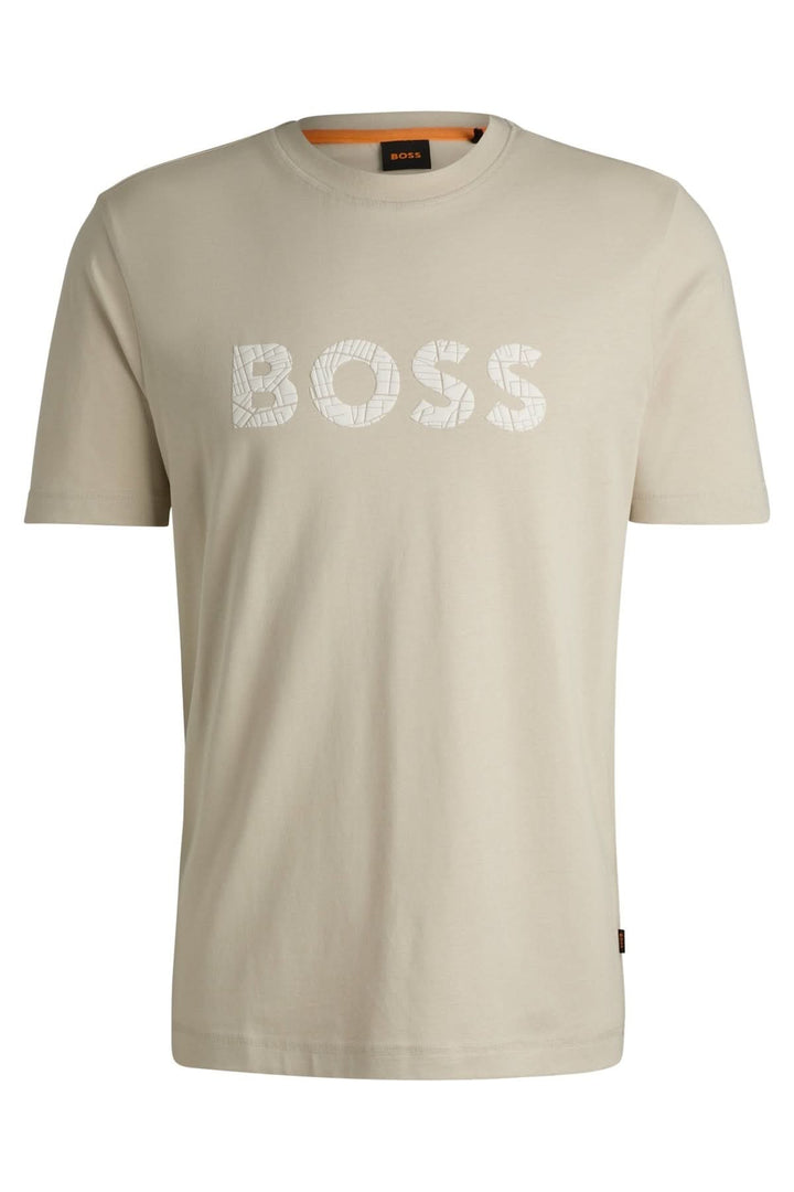 T-shirt BOSS en coton, coupe régulière, logo texturé en relief, col rond et manches courtes, couleur beige.