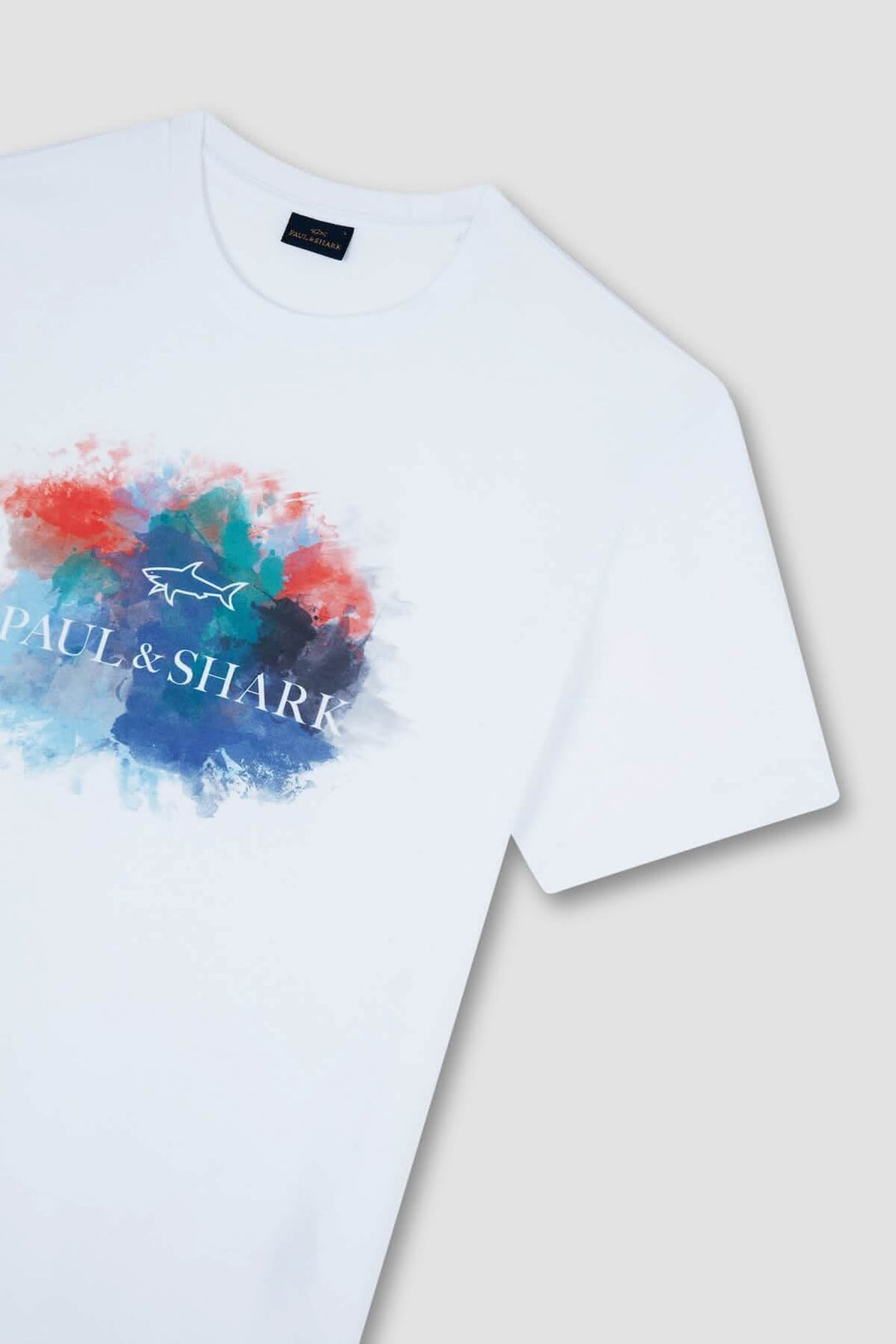 T-shirt en coton blanc avec imprimé aquarelle coloré et logo Paul &amp; Shark sur le devant.