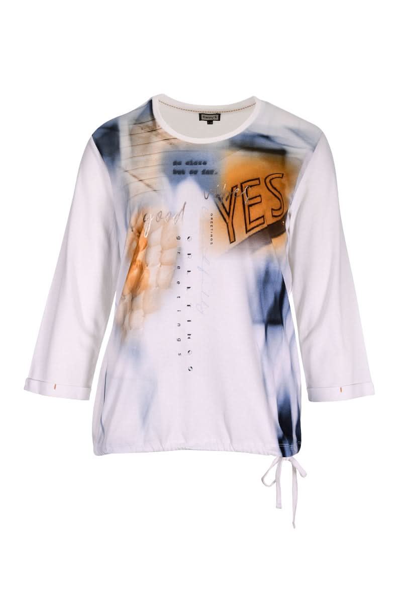 T-shirt imprimé graphique avec visuel artistique moderne, manches trois-quarts, et cordon à l’ourlet pour un look décontracté.