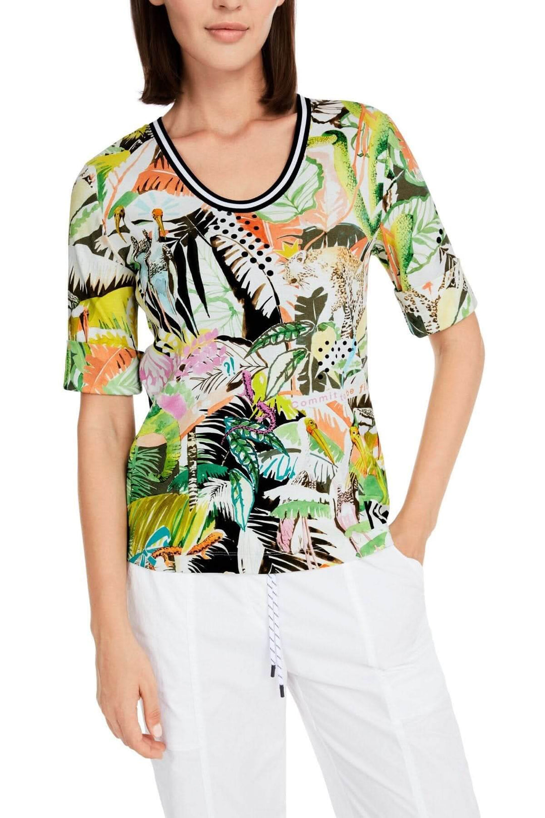 T-shirt imprimé jungle en coton extensible, avec manches 3/4 et motifs colorés, style bande dessinée.
