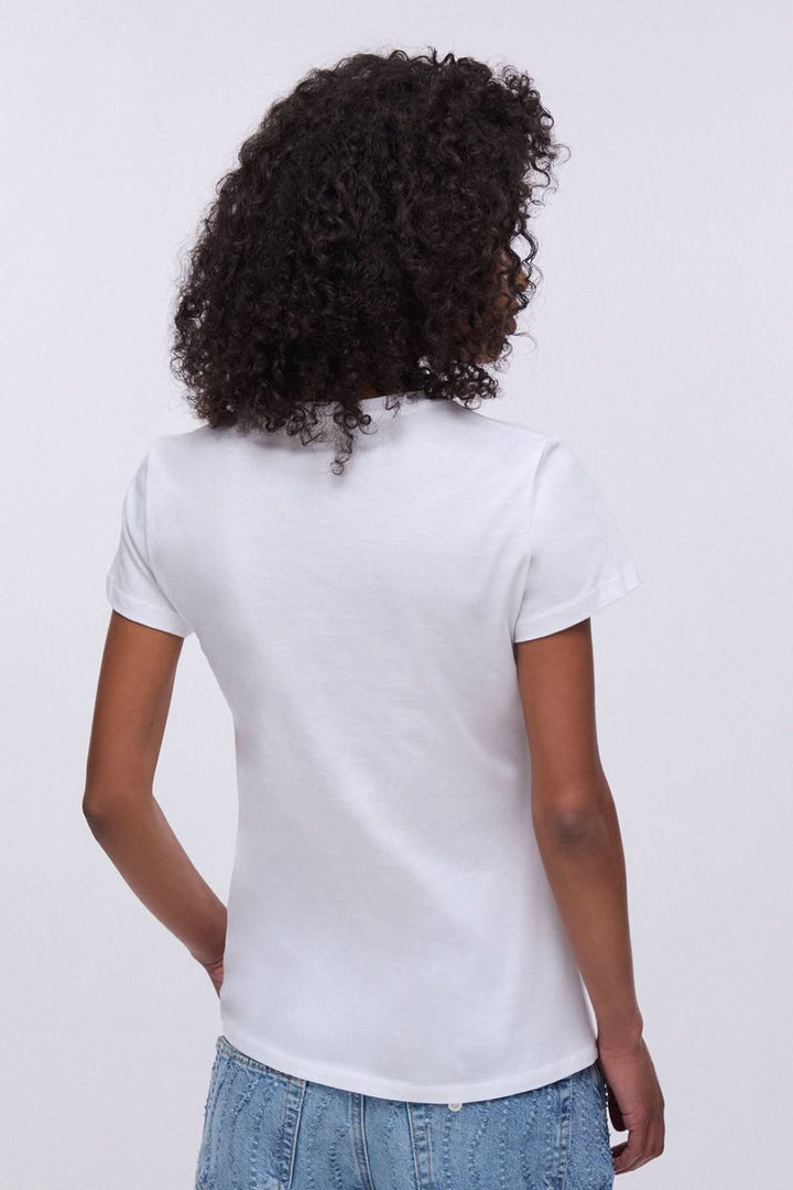 Vue arrière du T-shirt à manches courtes avec imprimé graphique, coupe confortable, matière douce, encolure ronde.