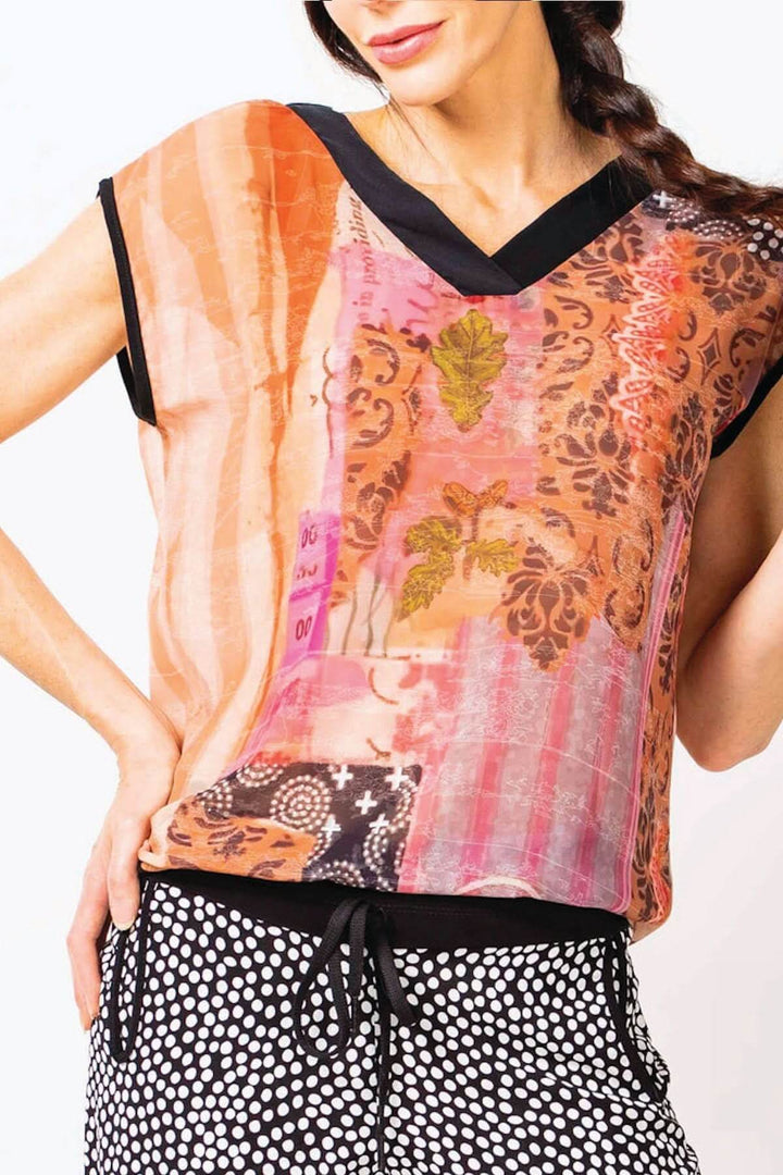 Top imprimé à motifs colorés, en chiffon léger avec encolure en V, idéal pour un look chic et décontracté.