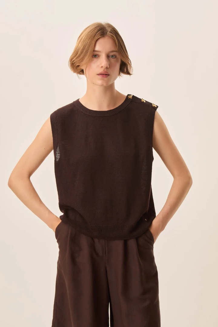 Brazou sleeveless jacket in fine knit with button details