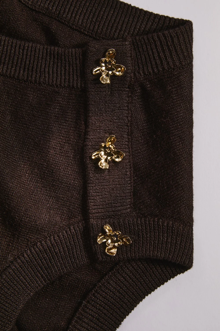 Brazou sleeveless jacket in fine knit with button details