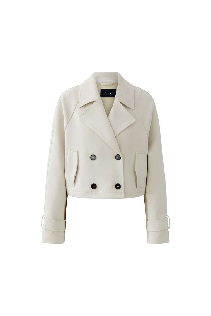 Veste courte croisée à col tailleur beige au style structuré, idéale pour un look élégant et moderne, facile à superposer.