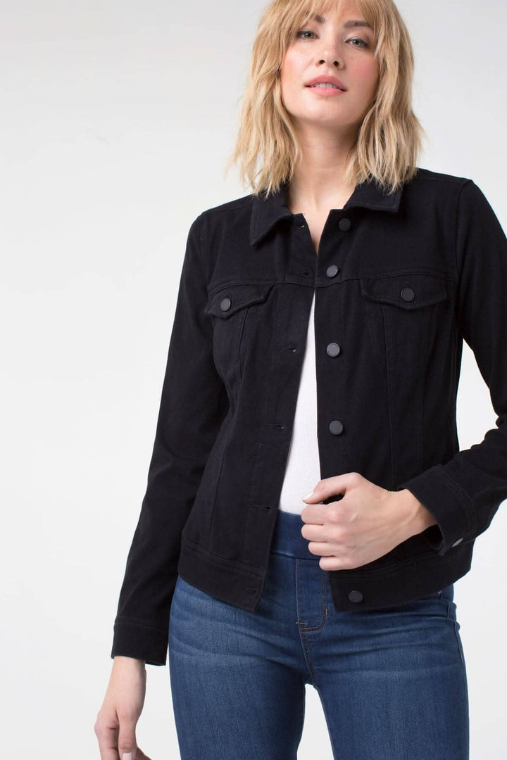 Veste en jeans noire classique avec poches et boutons, parfaite pour un look décontracté.