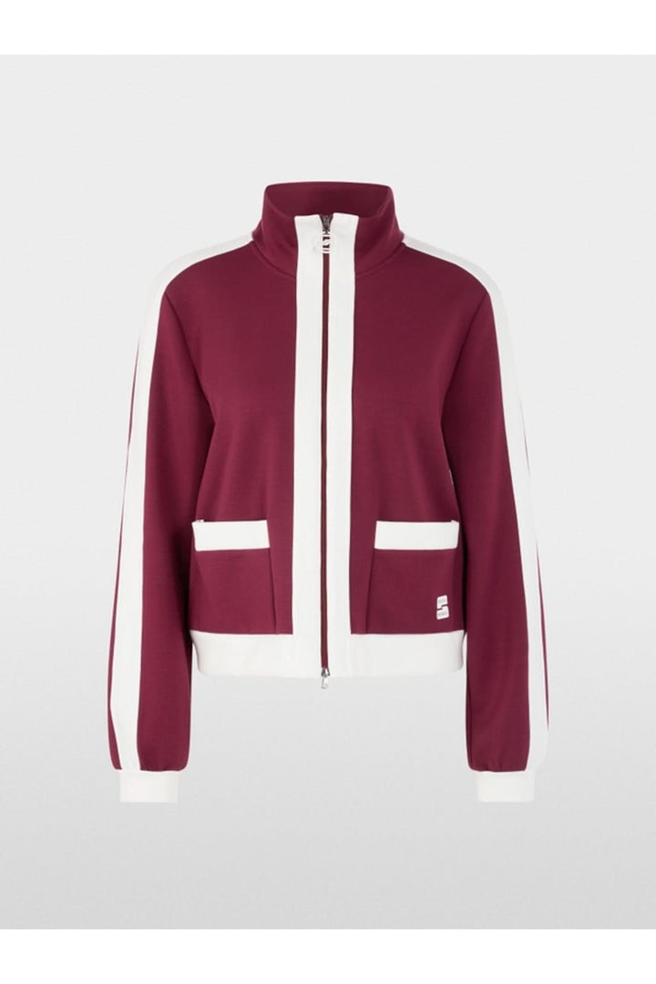 Veste en jersey ample bordeaux avec col montant et poches, fermeture éclair logo Marc Cain Sports, design classique, bande contrastée.