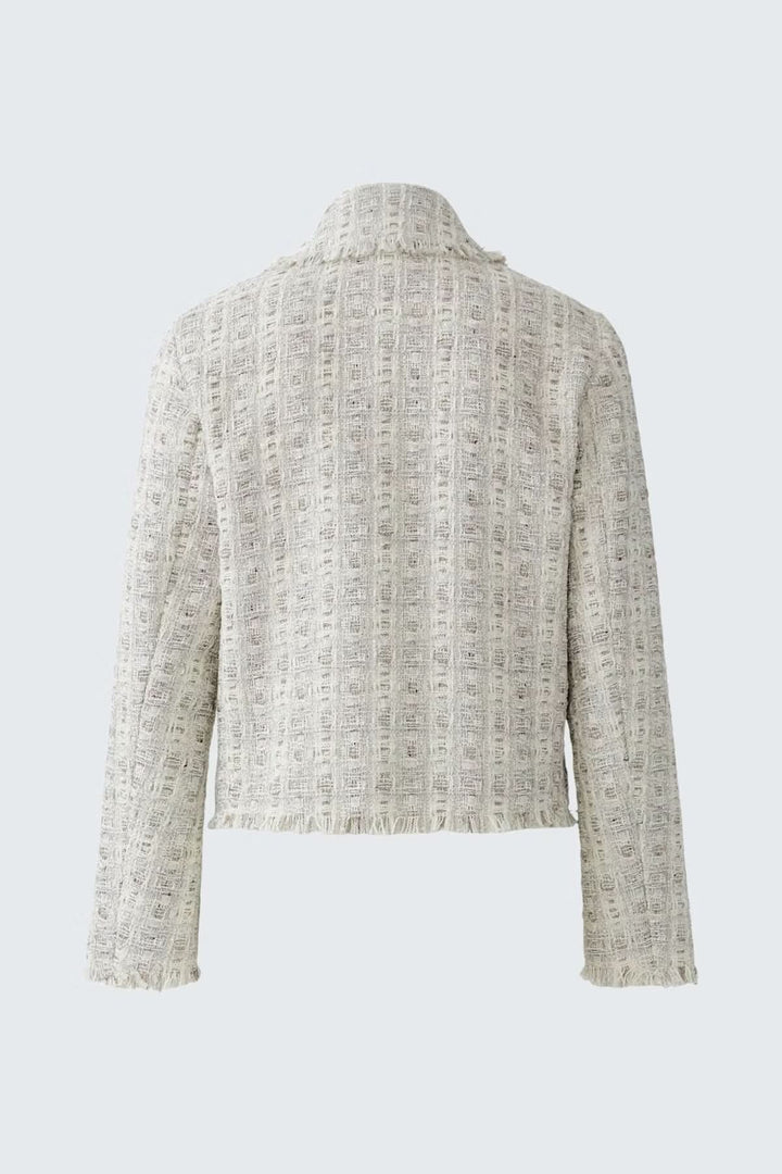 Veste en tweed élégante avec coupe droite et col chemise, boutons recouverts, vue arrière, finitons effilochées pour un style chic.