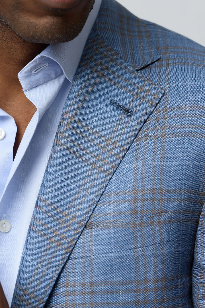 Veston à carreaux en laine, soie et lin bleu clair avec design élégant et moderne, idéal pour un style décontracté chic.