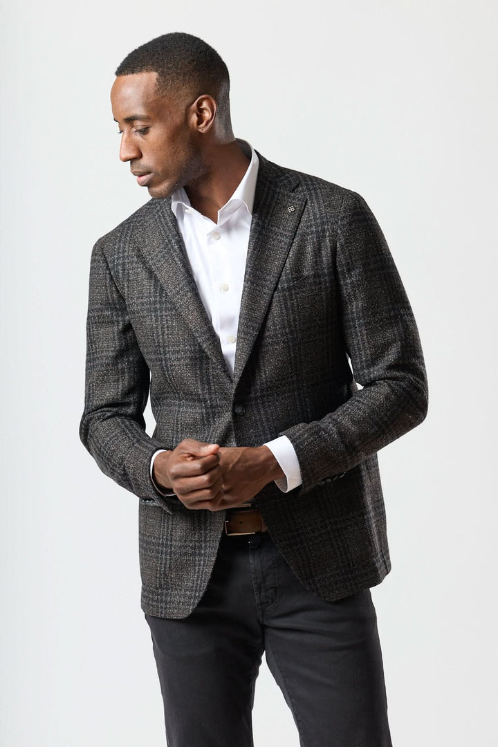 Veston à motif Prince-de-Galles moderne en laine et polyester avec carreaux, porté avec style. Découvrez le design et les détails raffinés.