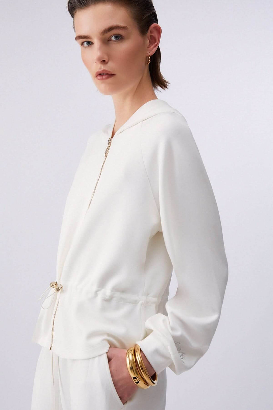 Veste légère à capuchon avec cordon ajustable