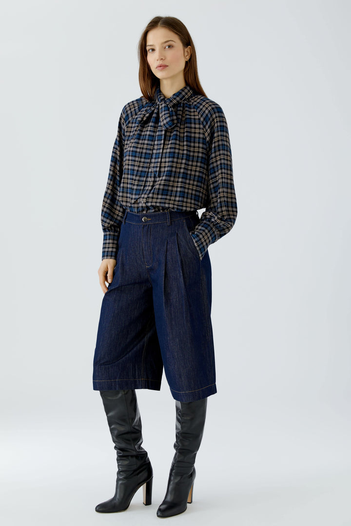 Blouse à carreaux avec col lavallière vue de face pour femme Oui