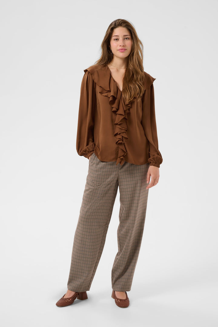 Blouse Beliv fluide à volants et manches longues vue de face pour femme Cream