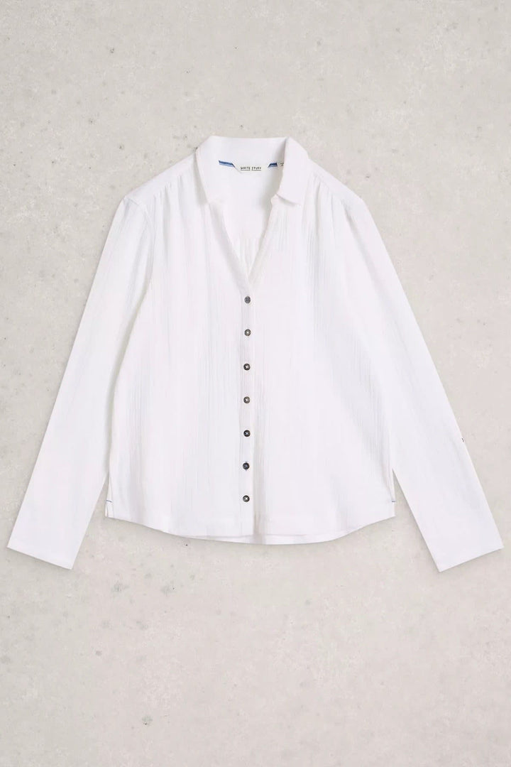 Vue frontale blouse à texture gaufrée White Stuff pour femme blanche, boutons visibles - Valérie Simon