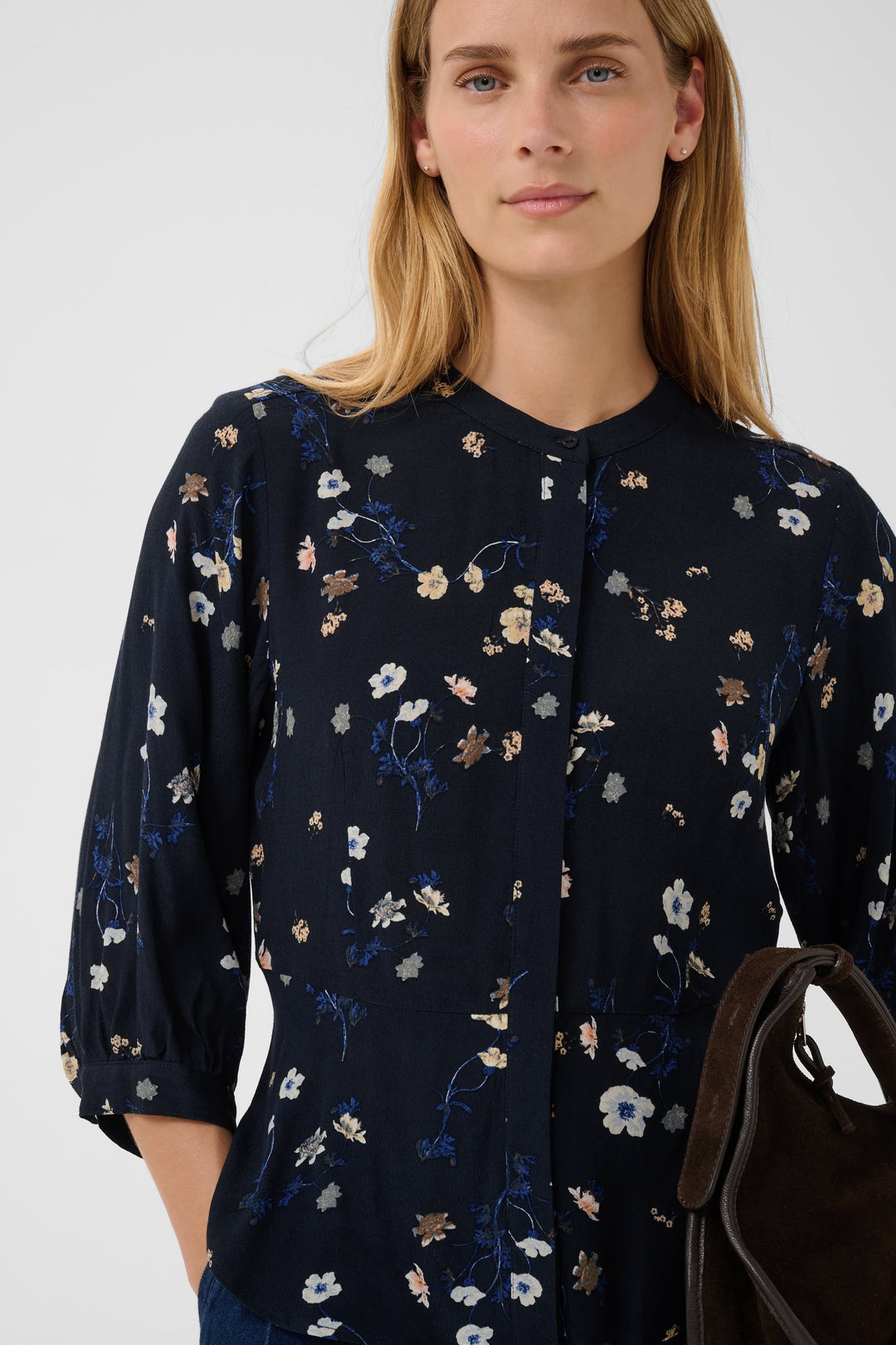 Blouse fleurie à manches trois-quarts vue de face pour femme Part Two
