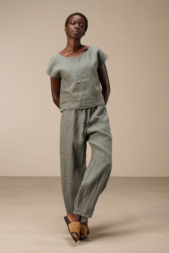 Front view of the Nile linen blouse for women in beige with floral embroidery details - Valérie Simon