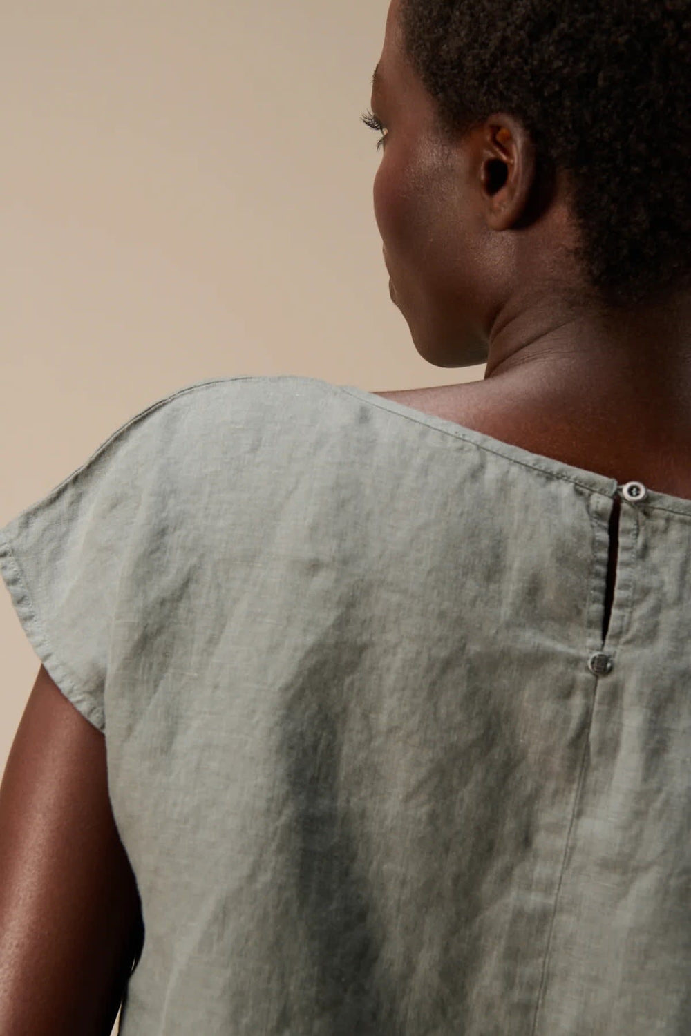 Front view of the Nile collarless linen blouse for women in light green with embroidered sleeve details - Valérie Simon