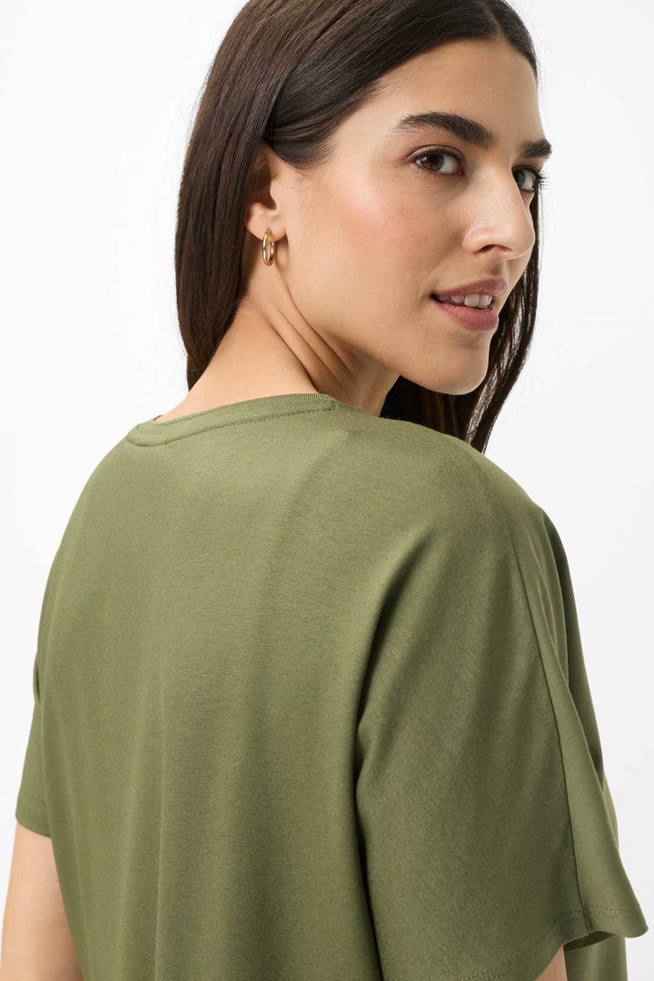 Back view of a white, collarless, short-sleeved, flowing Brax women&