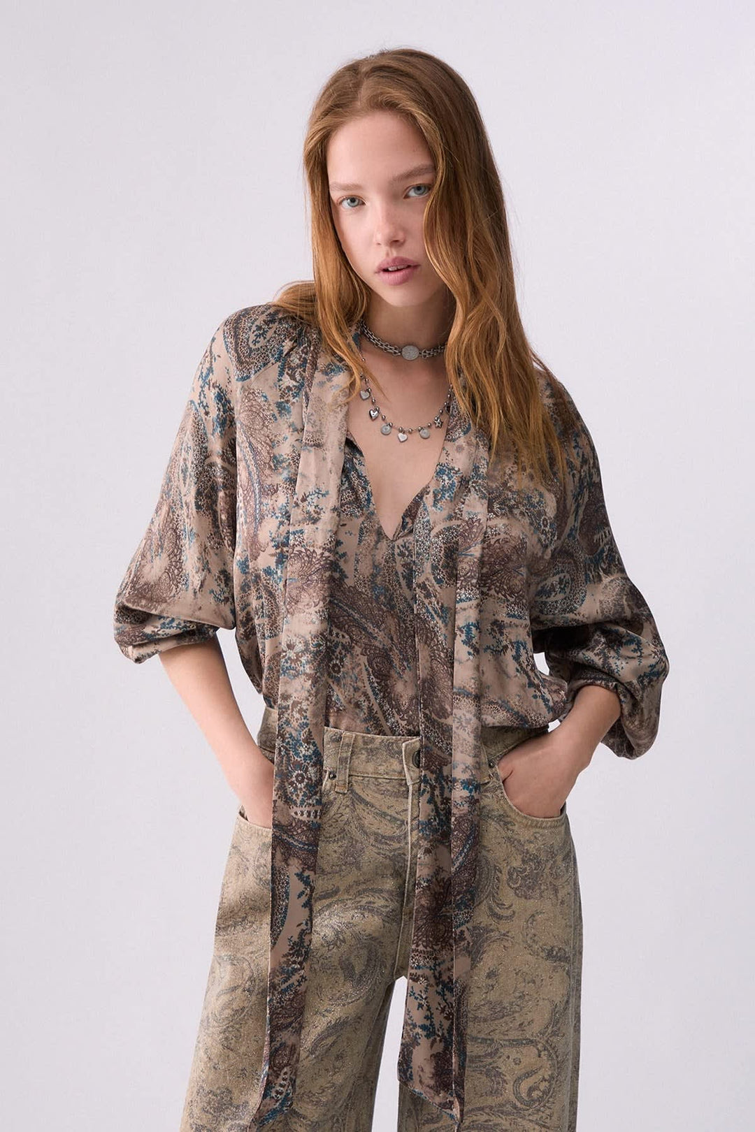 Blouse imprimée à liens vue de face pour femme liujo