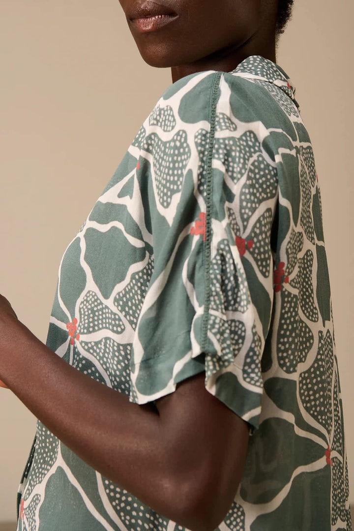 Front view of the Nile short-sleeved printed blouse for women with colorful floral patterns - Valérie Simon