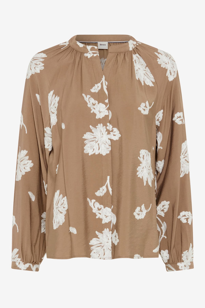 Blouse Vivian à broderies florales vue de face pour femme Brax