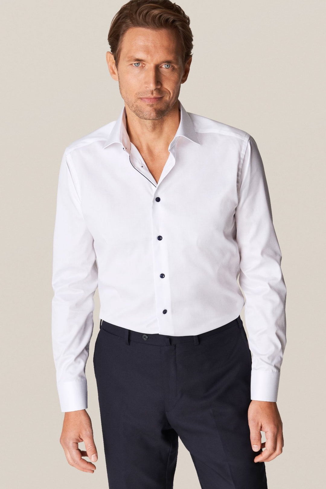 Chemise blanche avec boutons marines